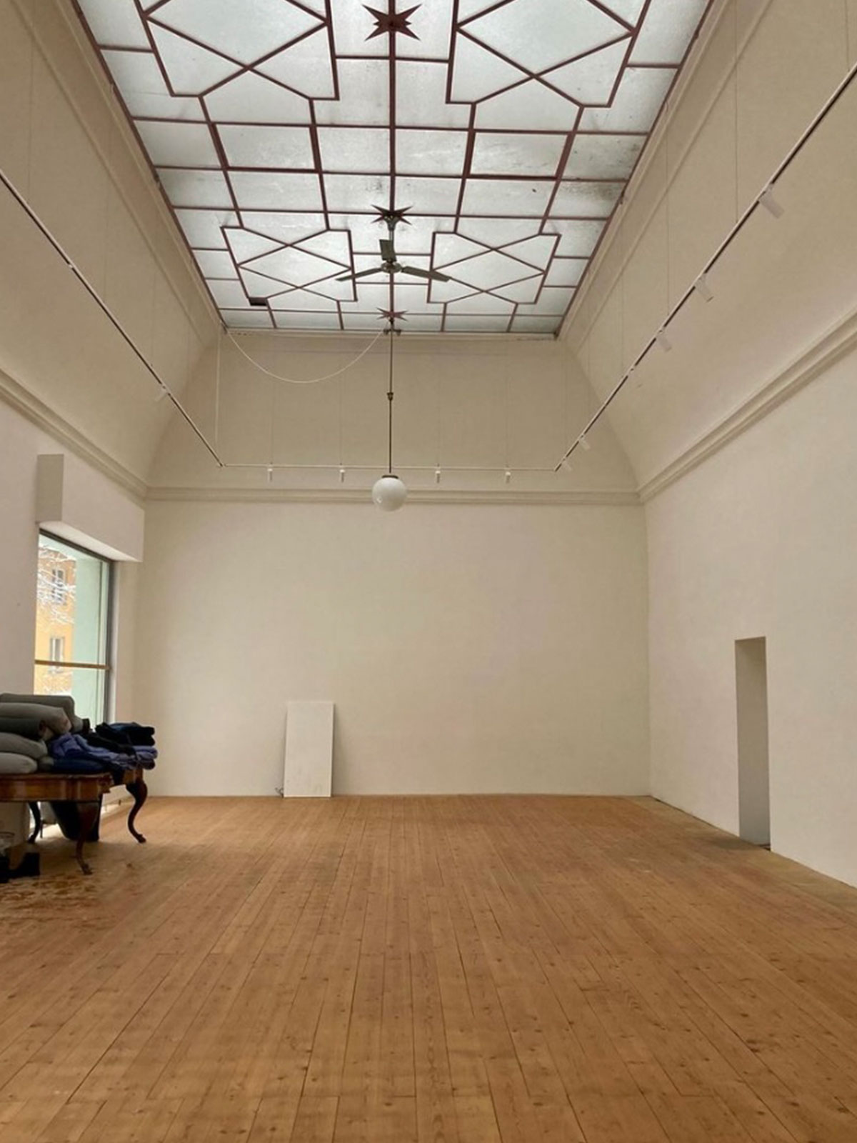 Blick in den leeren Pavillon